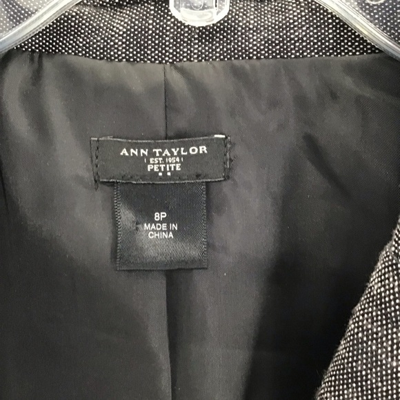Ann Taylor Women’s Tailored One Button Blazer Jacket Career Business Size 8P - Picture 4 of 7